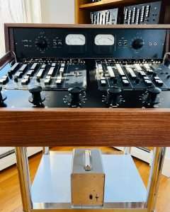 MixingBoard_BlackKnobs